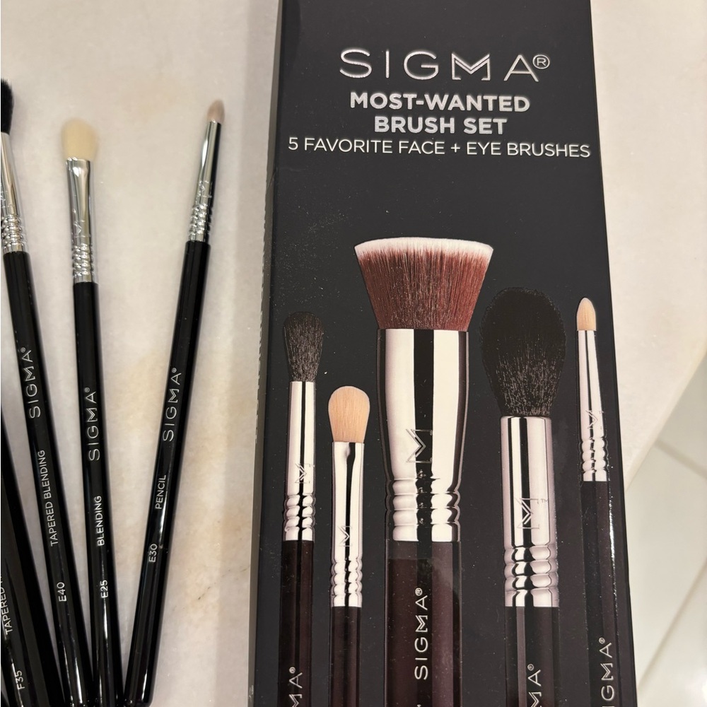 FINAL REDUCTION. Sigma Beauty - Sigma Beauty Most-Wanted Brush Set - 5pc Black. - Picture 8 of 9